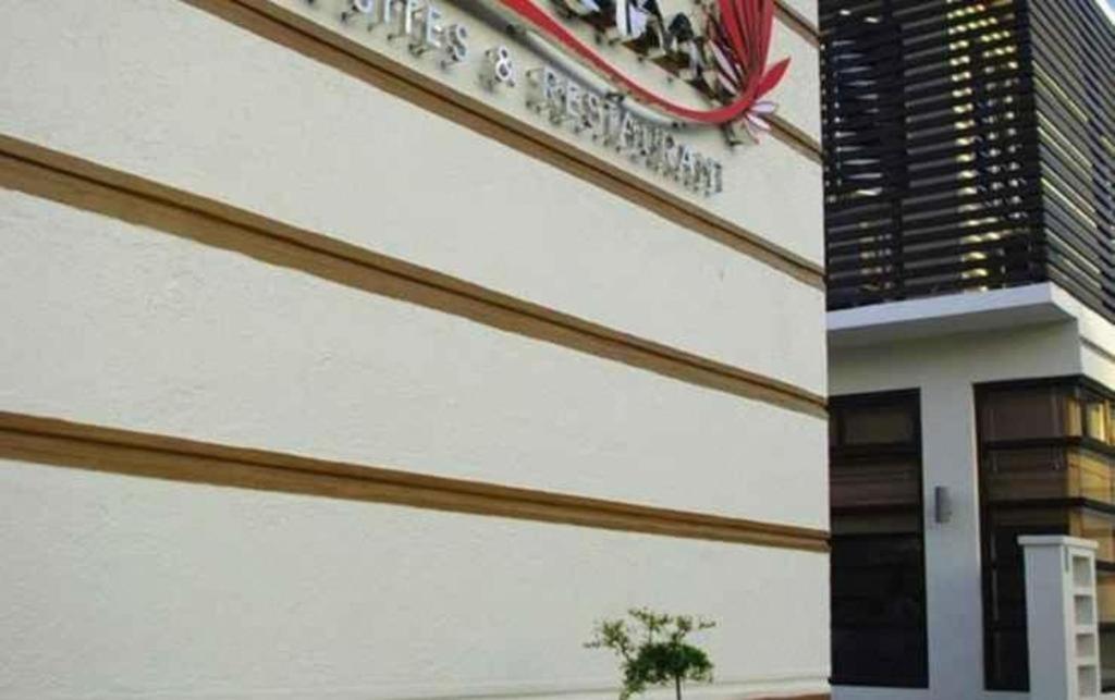 The Red Palm Suites And Restaurant 부투안 외부 사진