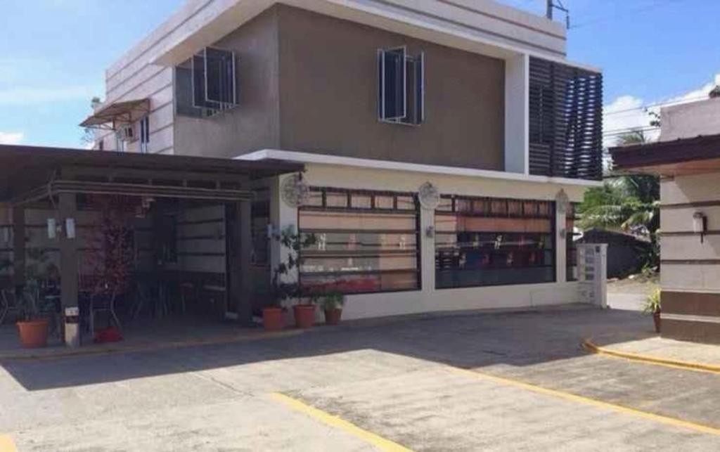 The Red Palm Suites And Restaurant 부투안 외부 사진